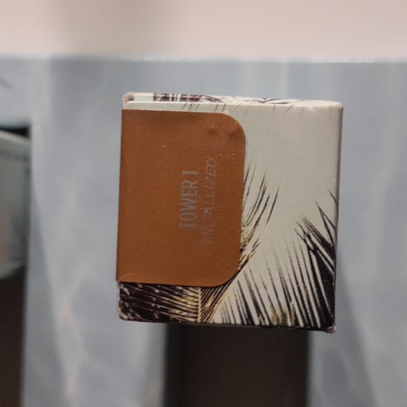 ONE OF A KIND URBAN DECAY BEACHED MAKEUP VAULT COLLECTION - Picture 4 of 13